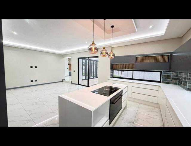 5 BEDROOM HOUSE FOR SALE IN FOUNTAINBROOK ESTATE